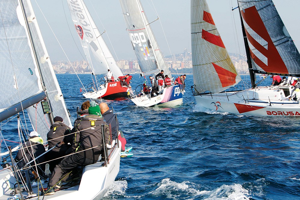 Türkiye Açıkdeniz Yarış Kulübü’nün Pirelli desteğiyle düzenlediği Sonbahar 3 yarışında İstanbullu yelkenciler yarışa doydu. 