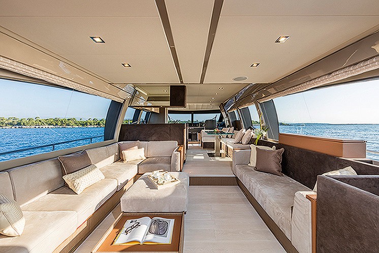 Ferretti 700 - Salon