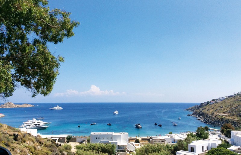 Yunan adaları, yelken seyri yapmak isteyen denizciler için ideal bir rota. Adalarda nakit ödeme yapmak indirimler almanızı sağlıyor.