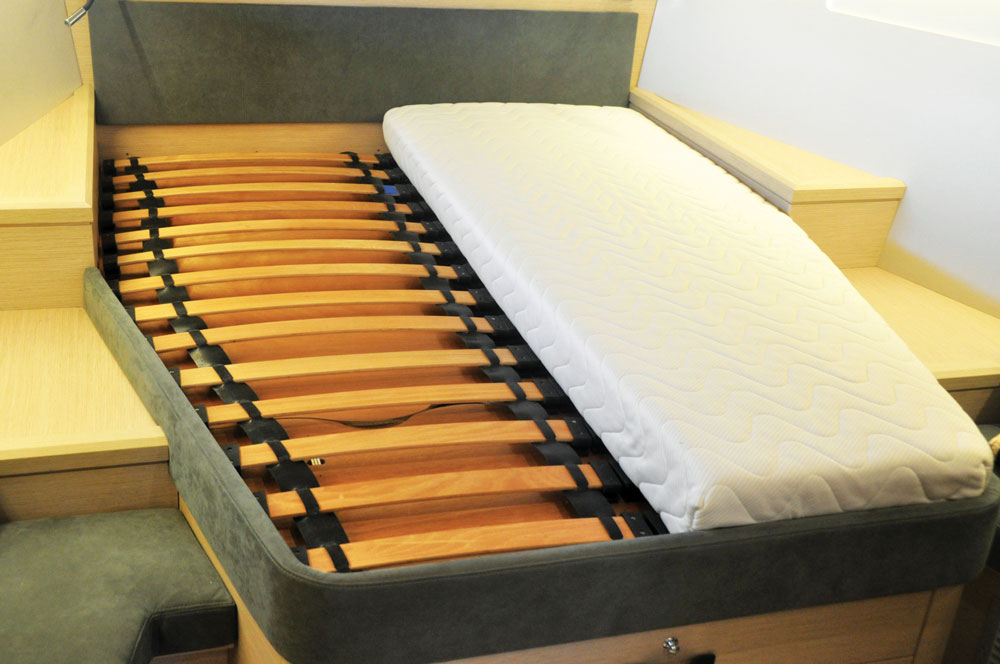 FlexiMatt Lata Sistemi, arasındaki boşluklar sayesinde yatağınızı havalandırarak neme karşı koruyor.