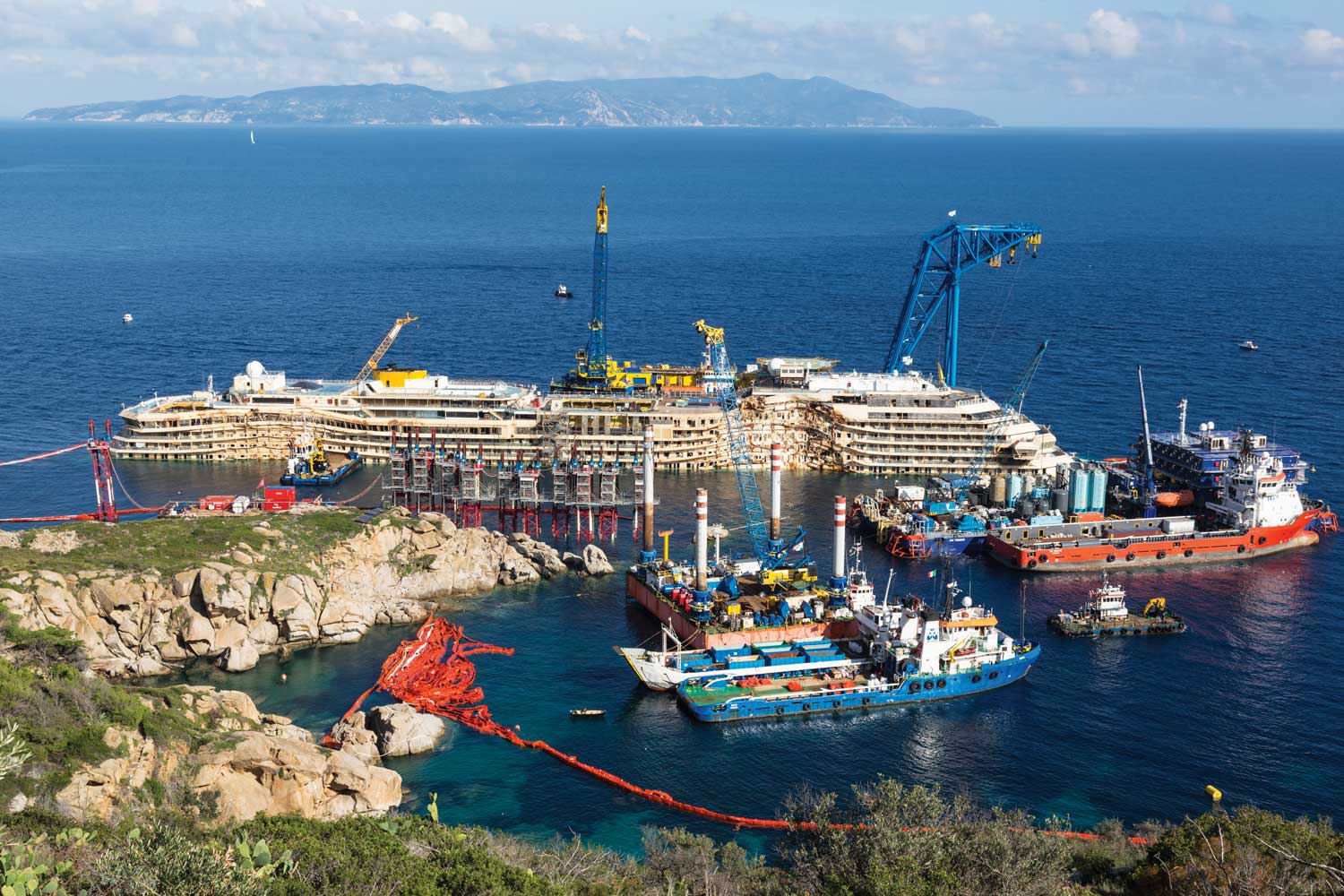 Deniz Kazaları - Kaptan Francesco Schettino’nun yaptığı hatalar sonucu olan Costa Concordia kazası günümüzde de tartışılıyor.