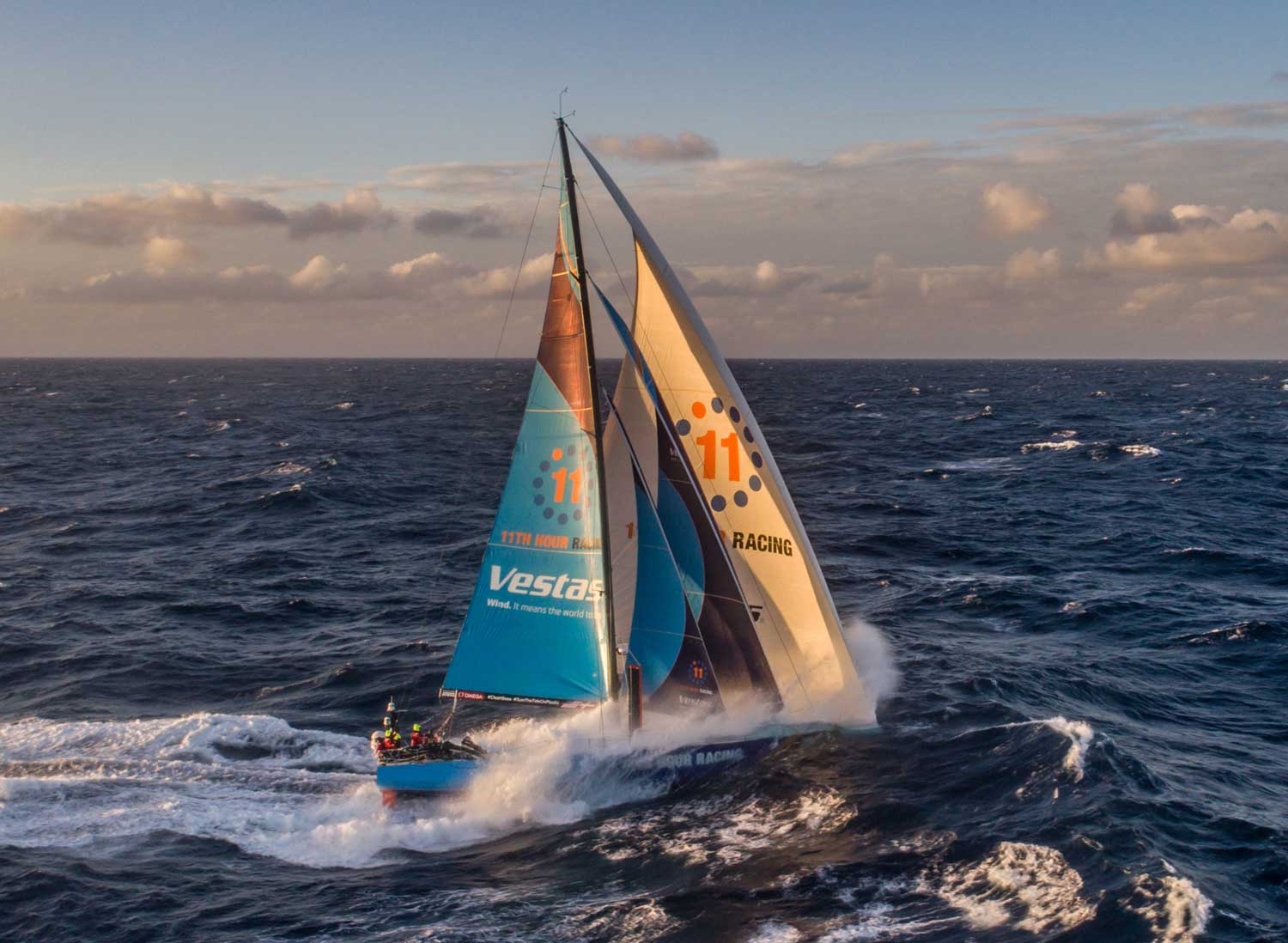 Vestas 11th Hour balıkçı teknesiyle çarpıştı.