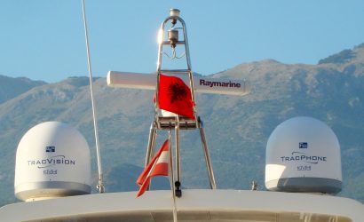 KVH Tracphone V30 deniz tipi VSAT sistemi