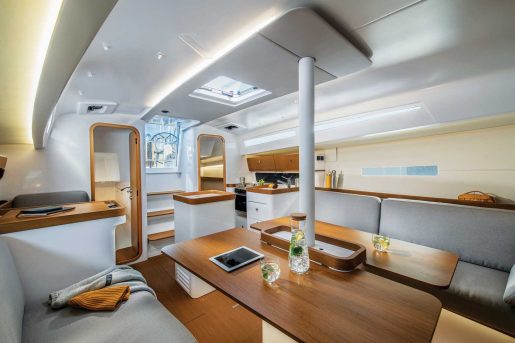 Beneteau First 36- Salon