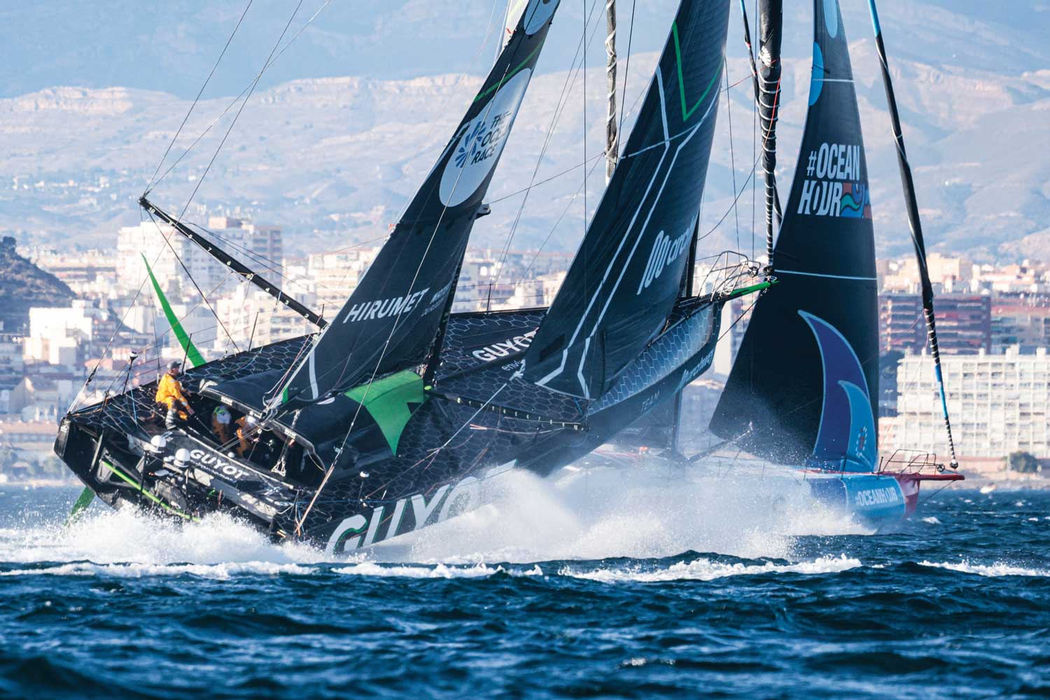 Yarışın başlarından itibaren IMOCA sınıfında İsviçre adına yarışan Team Holcim-PRB ekibi ile Charlie Enright kaptanlığındaki 11th Hour Racing Team arasında sıkı bir mücadele vardı.