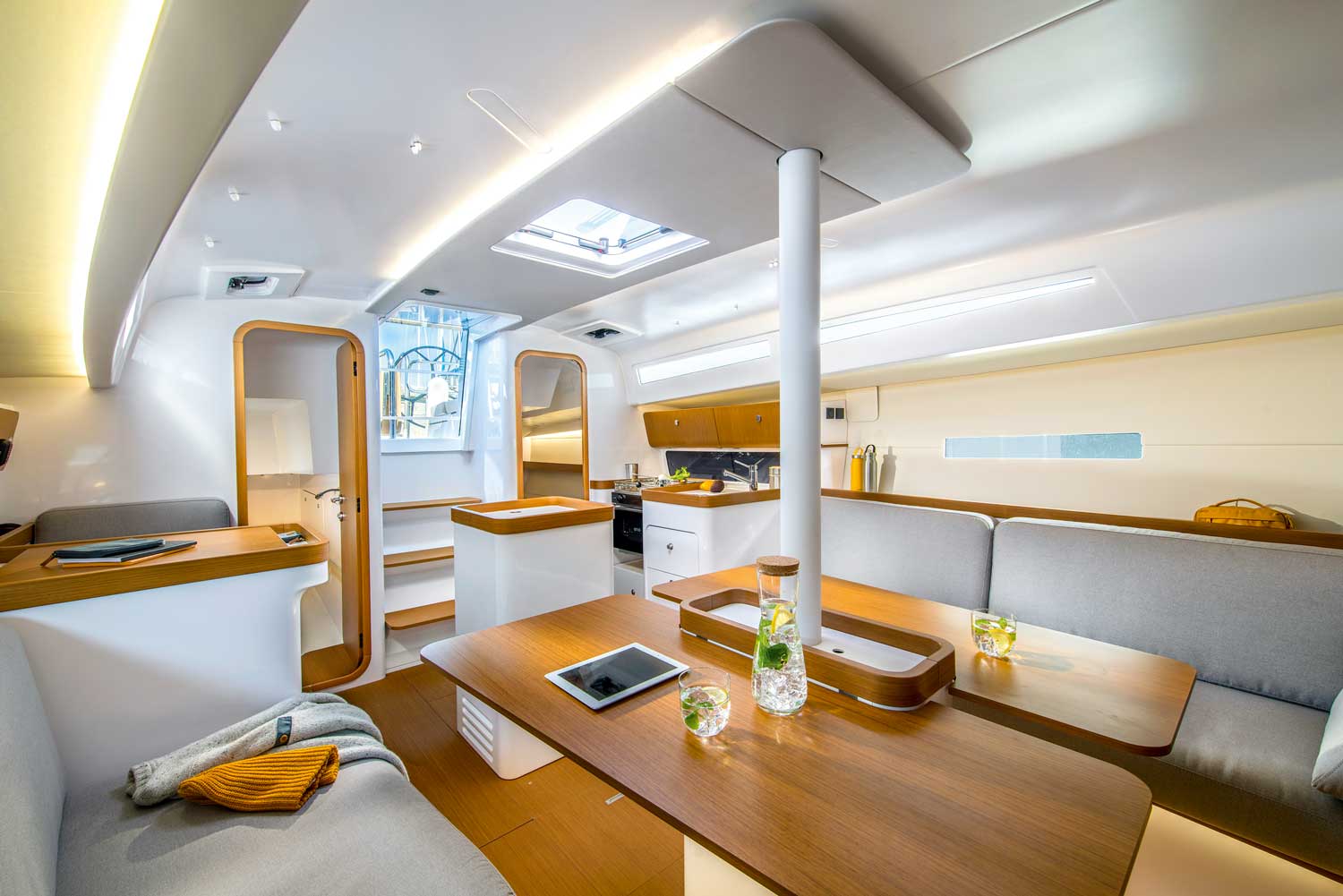 Beneteau First 36 - Salon