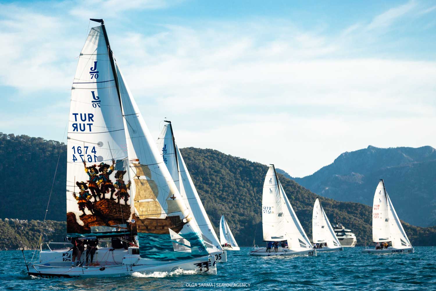 İlk kez J/70 sınıfı teknelerin de yarışacağı Arkas Aegean Link Regatta, Çeşme kıyılarından izlenebilecek.