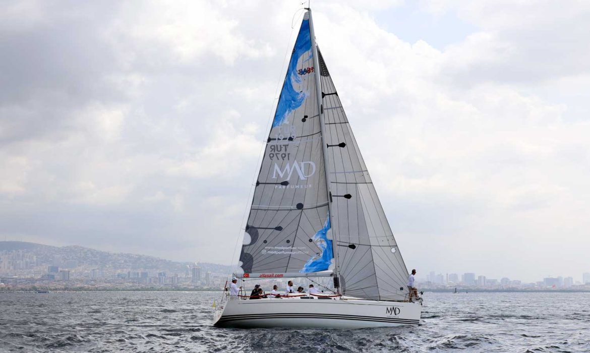 İstanbul Yelken Spor Kulübü Yat Trofesi’nin kokusu değişti