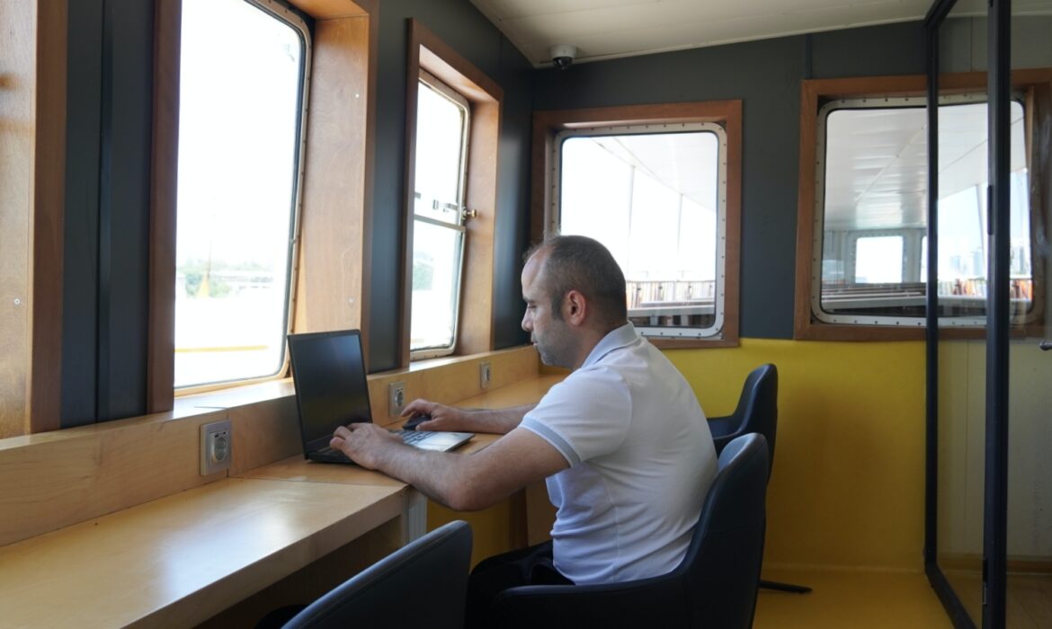 Vapurda ofis keyfi başladı