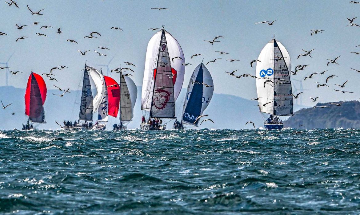 65. Donanma Kupası’nda rüzgârla mücadele