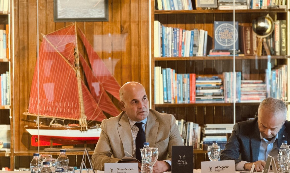 Bosphorus Cup Kurucusu Orhan Gorbon, düzenlenen toplantıda Bosphorus Cup 25. yıl vizyonunu ve gelecek hedeflerini paylaştı.