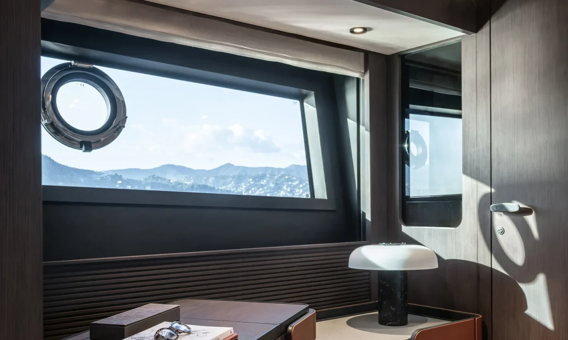 Ferretti 800