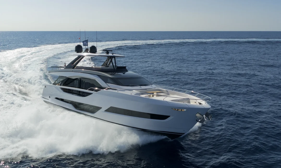 Ferretti 800