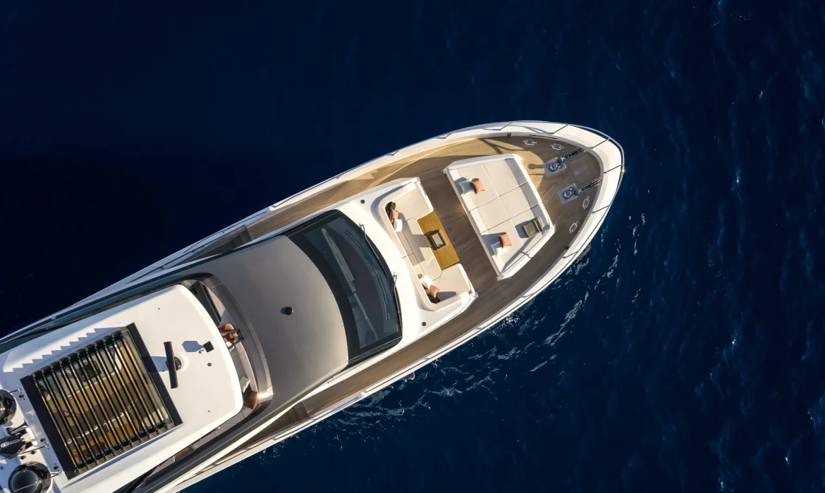 Ferretti 800