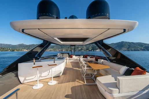 Ferretti 800