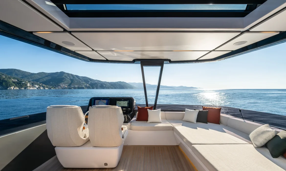 Ferretti 800