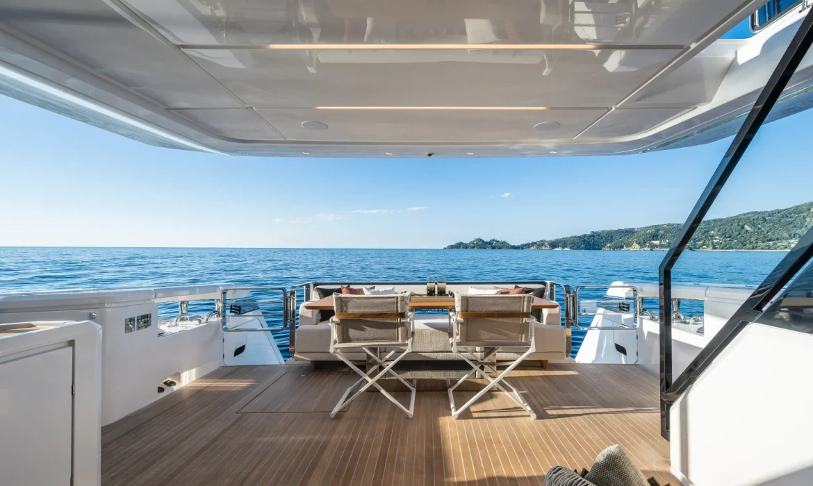Ferretti 800