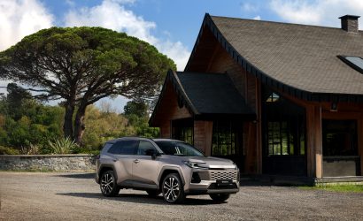 Toyota’dan araziye ve yola iki yeni model: RAV4 Hybrid ve Hilux 48V