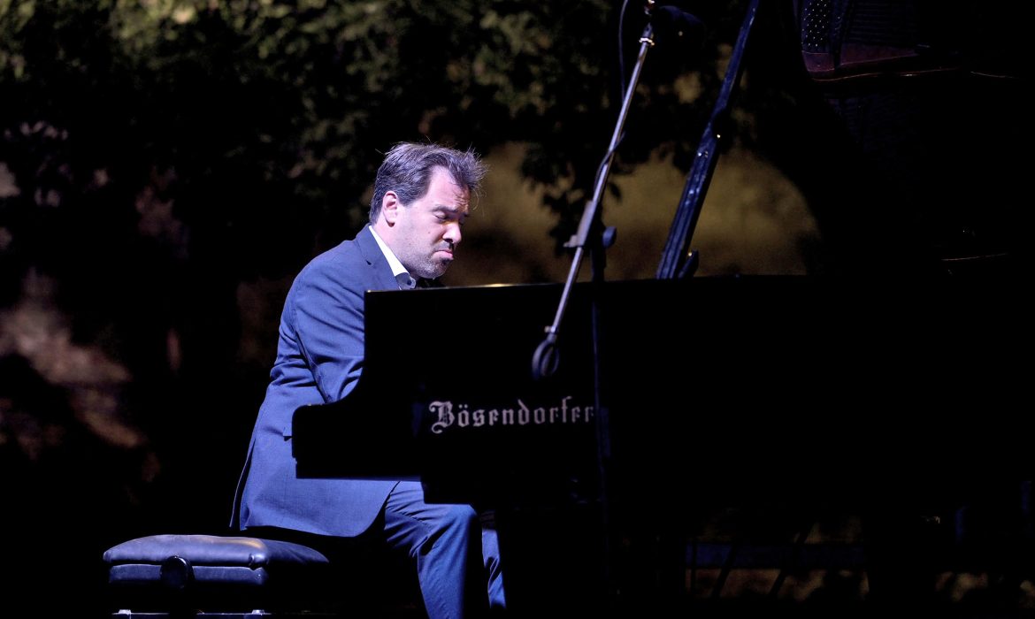 Fransız piyanist Nicolas Bringuier