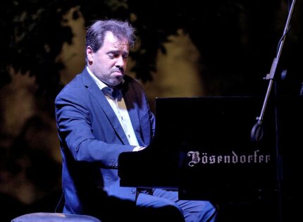 Fransız piyanist Nicolas Bringuier 23. Gümüşlük Müzik Festivali sahnesindeydi
